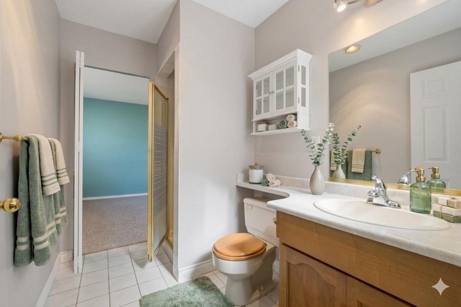 253 E 19th Street North Vancouver, BC - 9