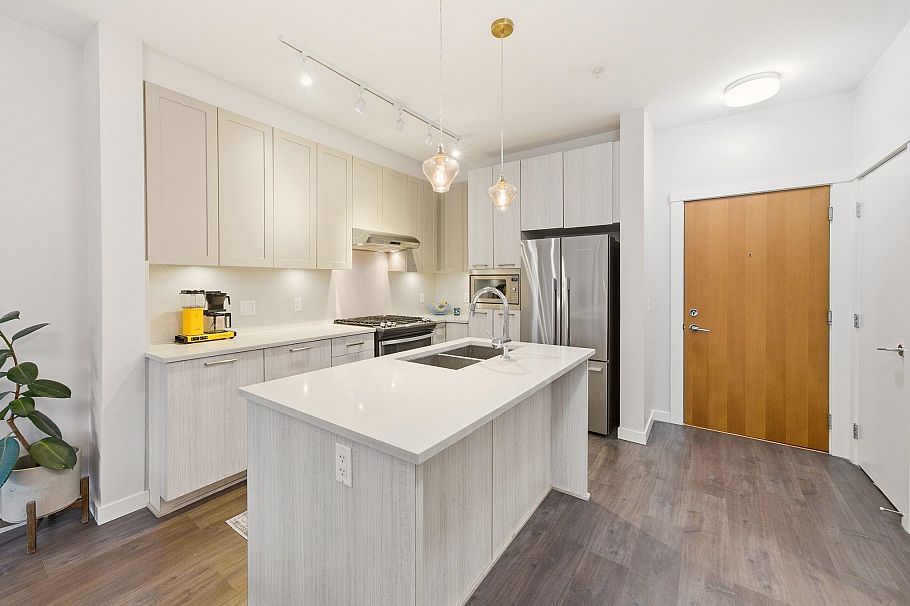 304 123 W 1st Street North Vancouver, BC - 11