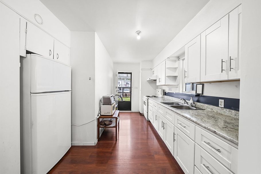 6392 Lanark Street Vancouver, BC - 8