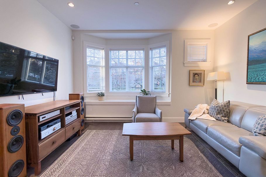 922 W 15th Avenue Vancouver, BC - 5