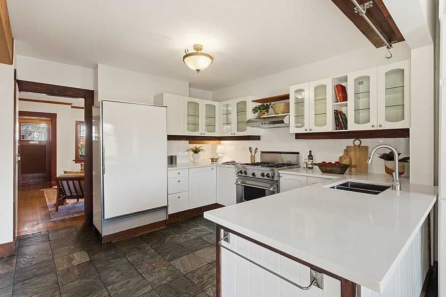 2282 E 7th Avenue Vancouver, BC - 9