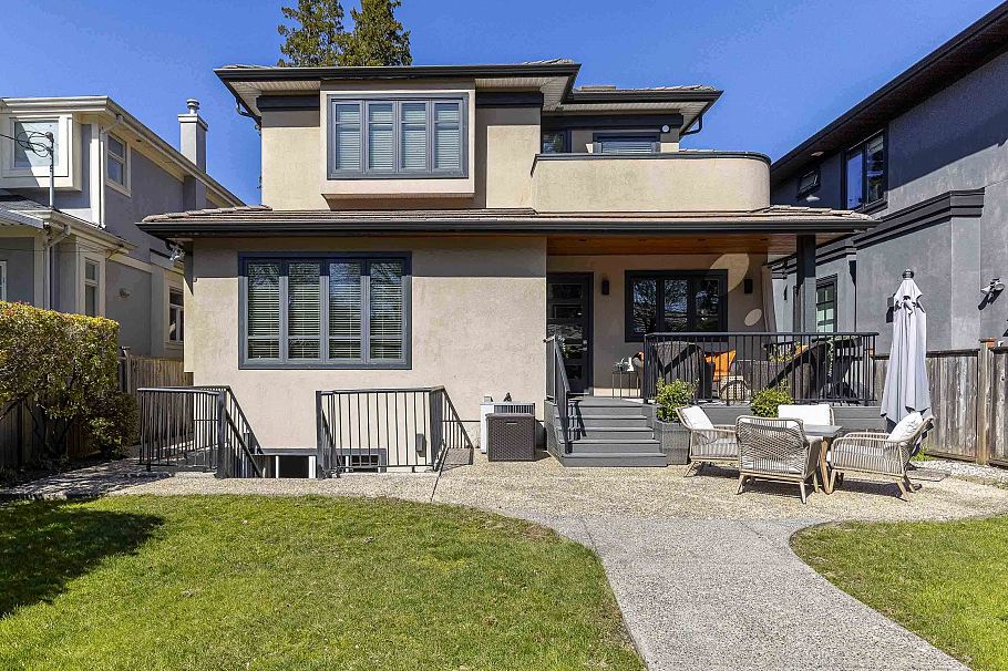 2782 W 37th Avenue Vancouver, BC - 35