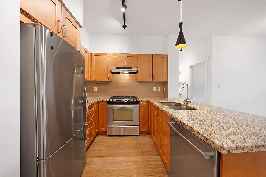 103 1111 E 27th Street North Vancouver, BC - 2