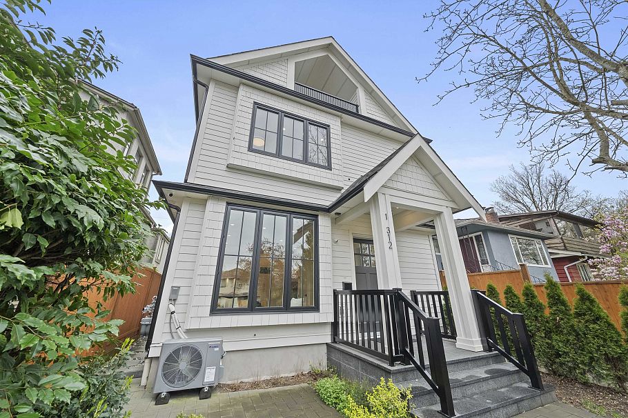 1 312 E 40th Avenue Vancouver, BC - 1