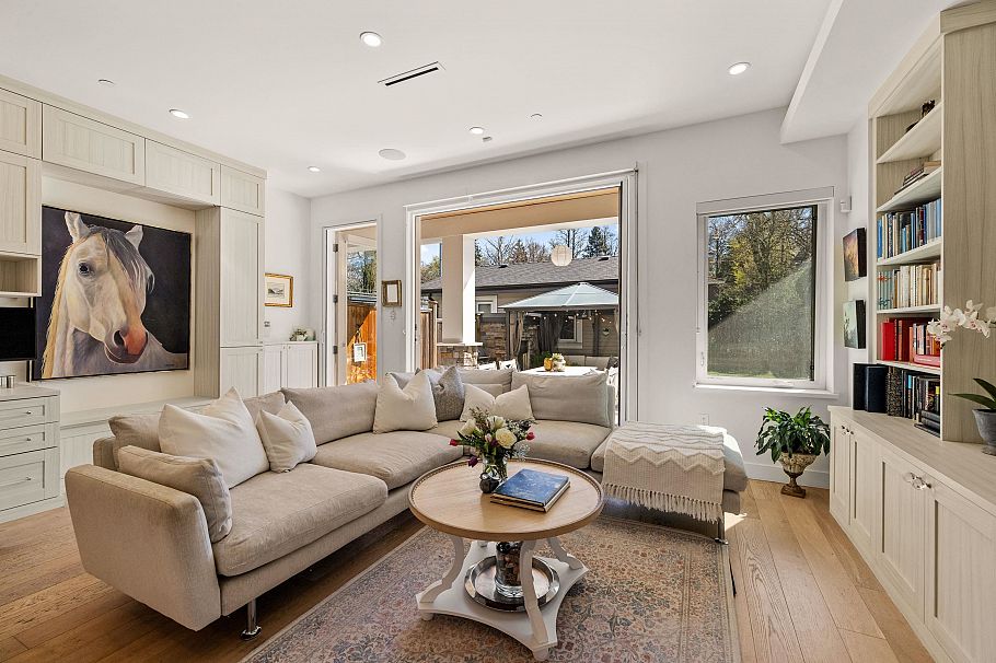 1136 E 16th Avenue Vancouver, BC - 2