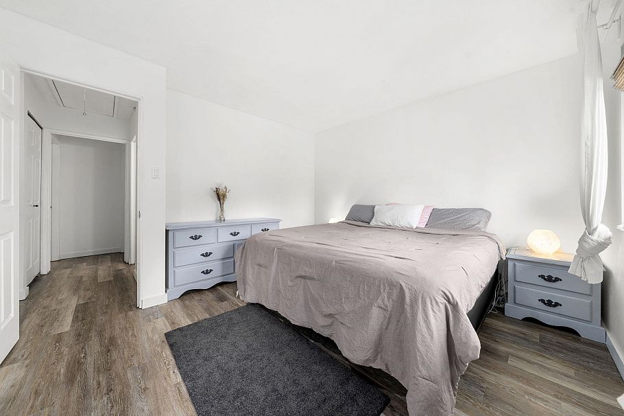 2315 Mountain Highway North Vancouver, BC - 24