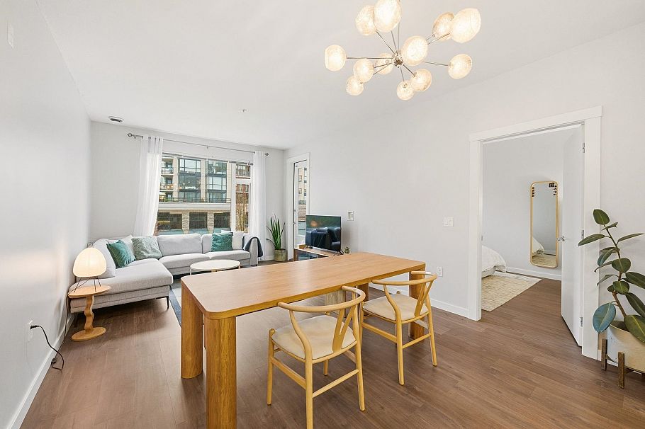 304 123 W 1st Street North Vancouver, BC - 8