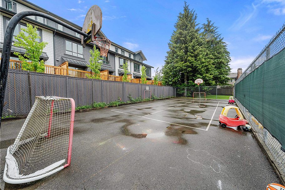 2315 Mountain Highway North Vancouver, BC - 8