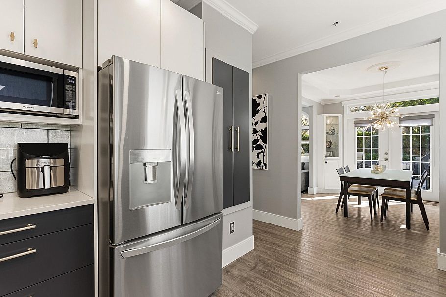 2855 W 16th Avenue Vancouver, BC - 8