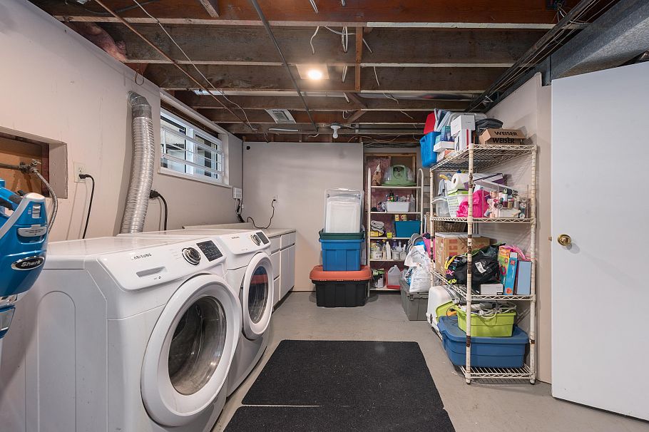 300 E 25th Street North Vancouver, BC - 15