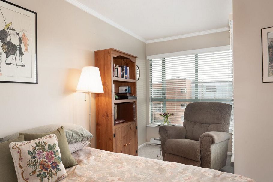 P03 223 Mountain Highway North Vancouver, BC - 17