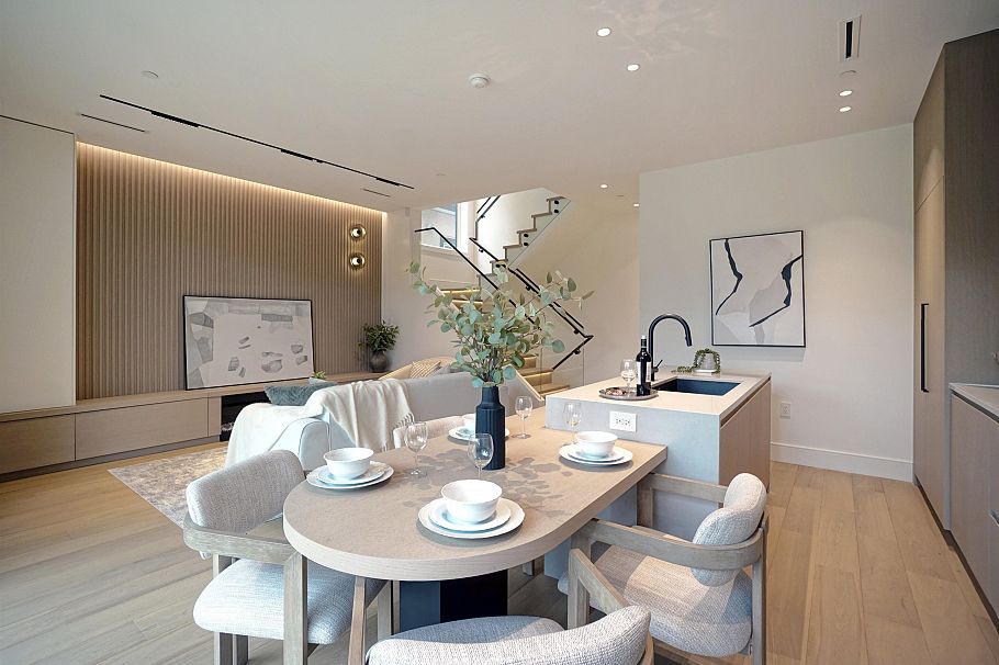 1 4634 W 15th Avenue Vancouver, BC - 5