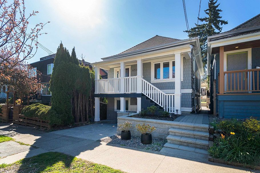 454 E 28th Avenue Vancouver, BC - 1