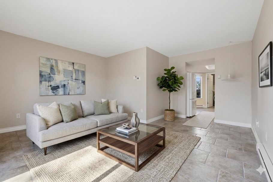 253 E 19th Street North Vancouver, BC - 2