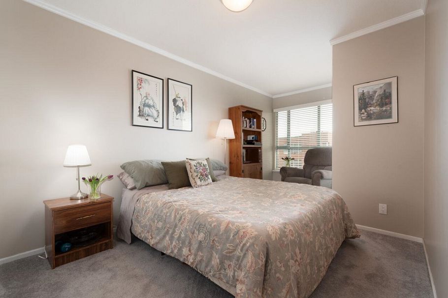 P03 223 Mountain Highway North Vancouver, BC - 16