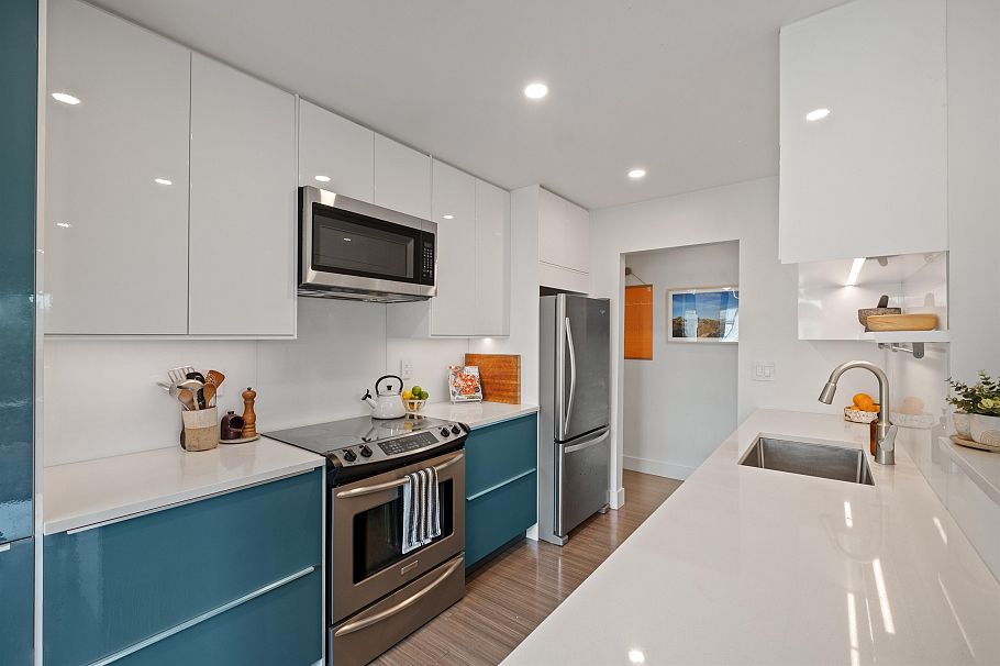 104 105 W Kings Road North Vancouver, BC - 9