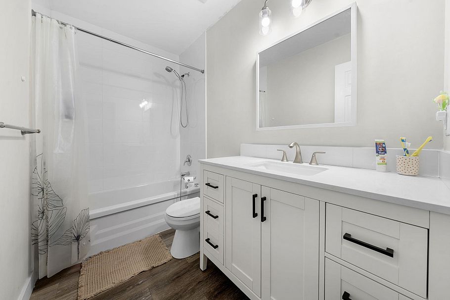 2315 Mountain Highway North Vancouver, BC - 26