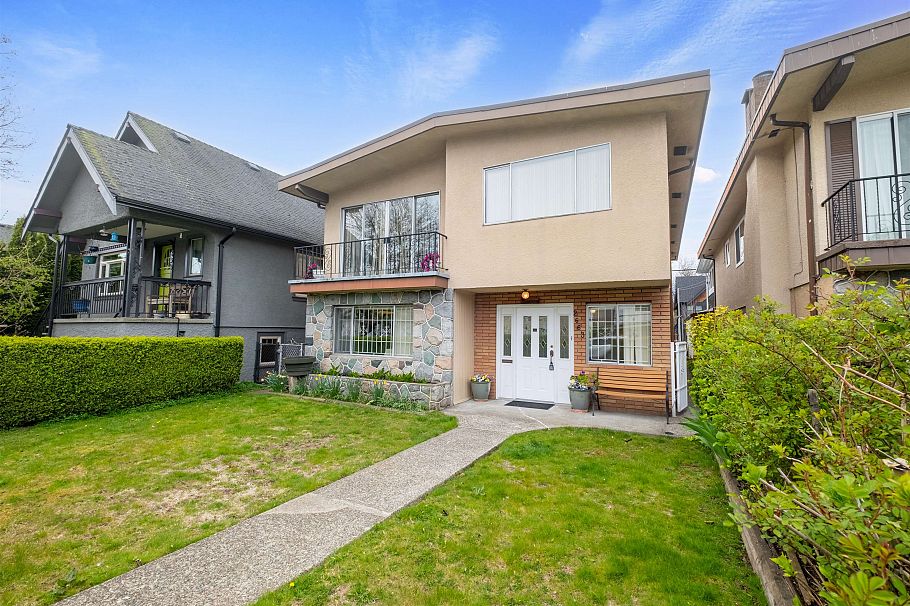 2663 Dundas Street Vancouver, BC - 2