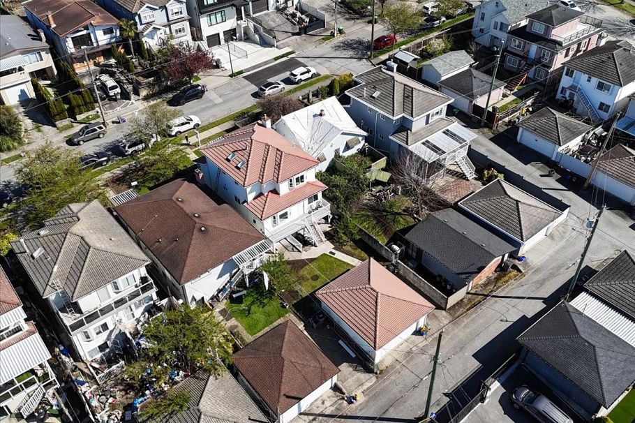 770 E 61st Avenue Vancouver, BC - 37