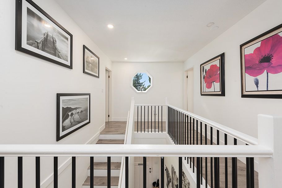 300 E 25th Street North Vancouver, BC - 16