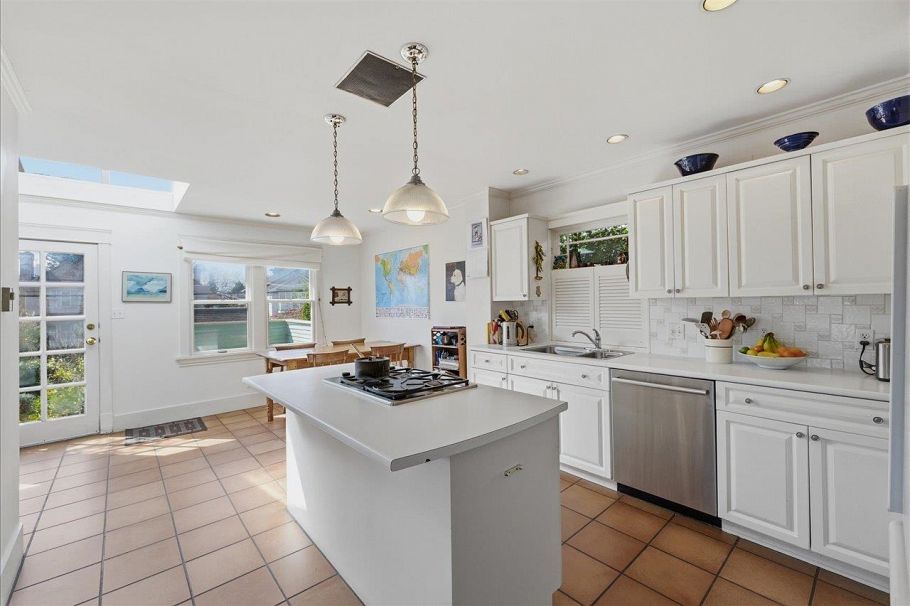 706 W 24th Avenue Vancouver, BC - 18