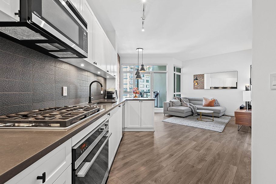 305 105 W 2nd Street North Vancouver, BC - 3