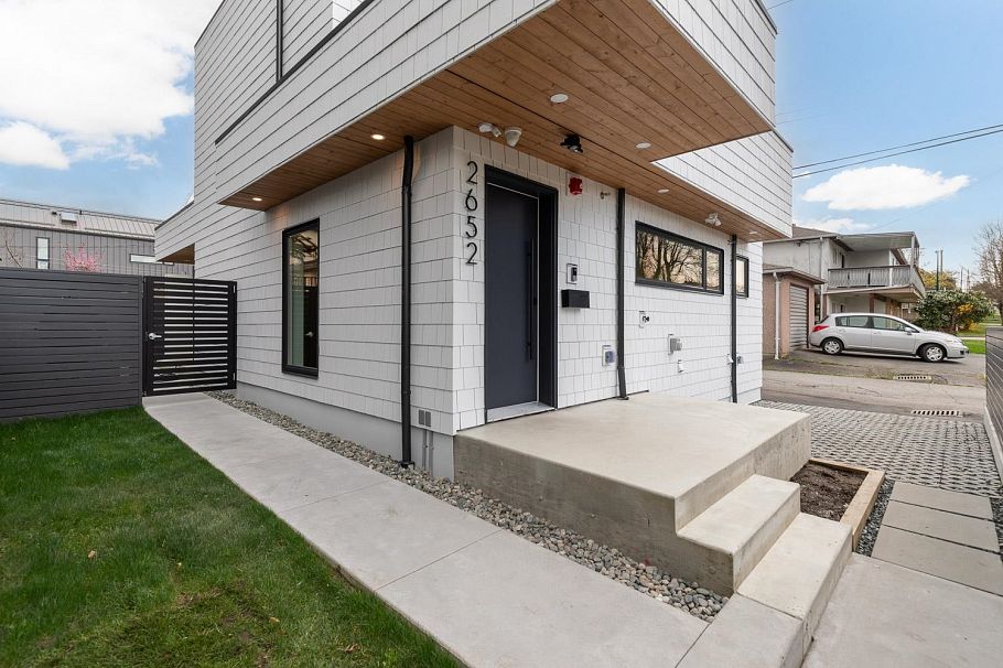 2652 E 38th Avenue Vancouver, BC - 1