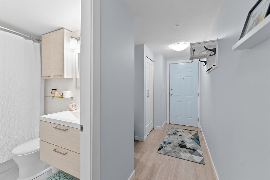 304 137 W 17th Street North Vancouver, BC - 14