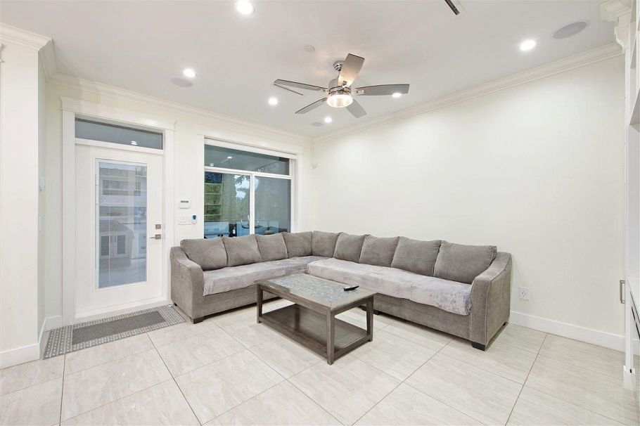 5886 Sherbrooke Street Vancouver, BC - 3