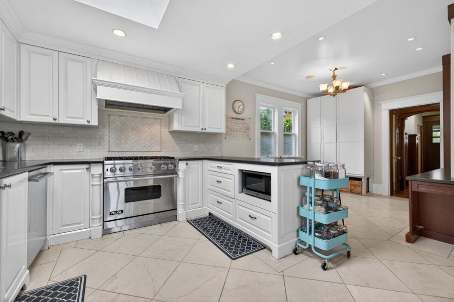 4195 W 15th Avenue Vancouver, BC - 10