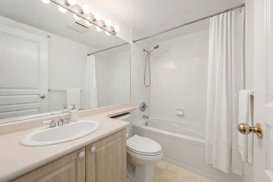 15 3428 Adanac Street Vancouver, BC - 9