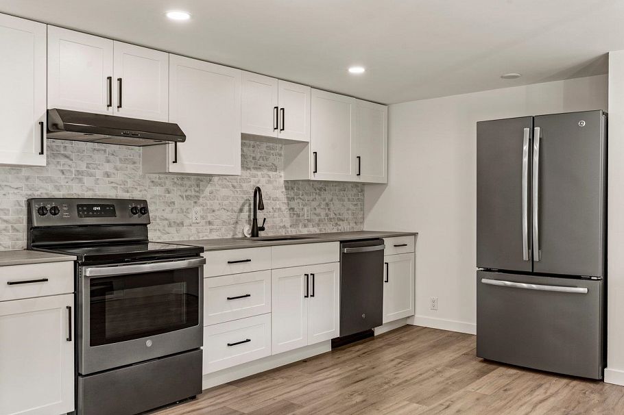 739 E 26th Street North Vancouver, BC - 26