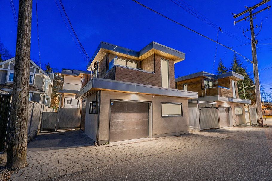 4691 W 9th Avenue Vancouver, BC - 29