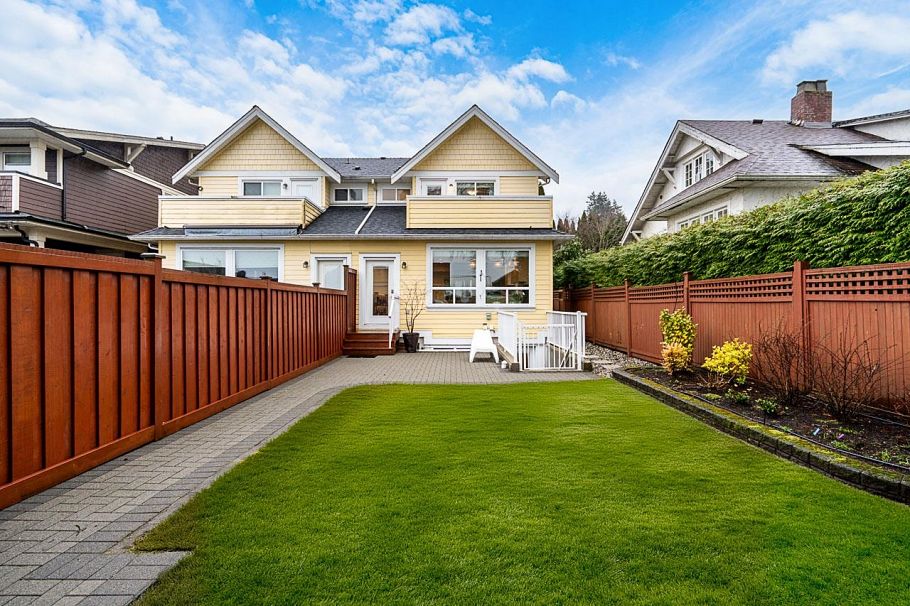 359 E 13th Street North Vancouver, BC - 35