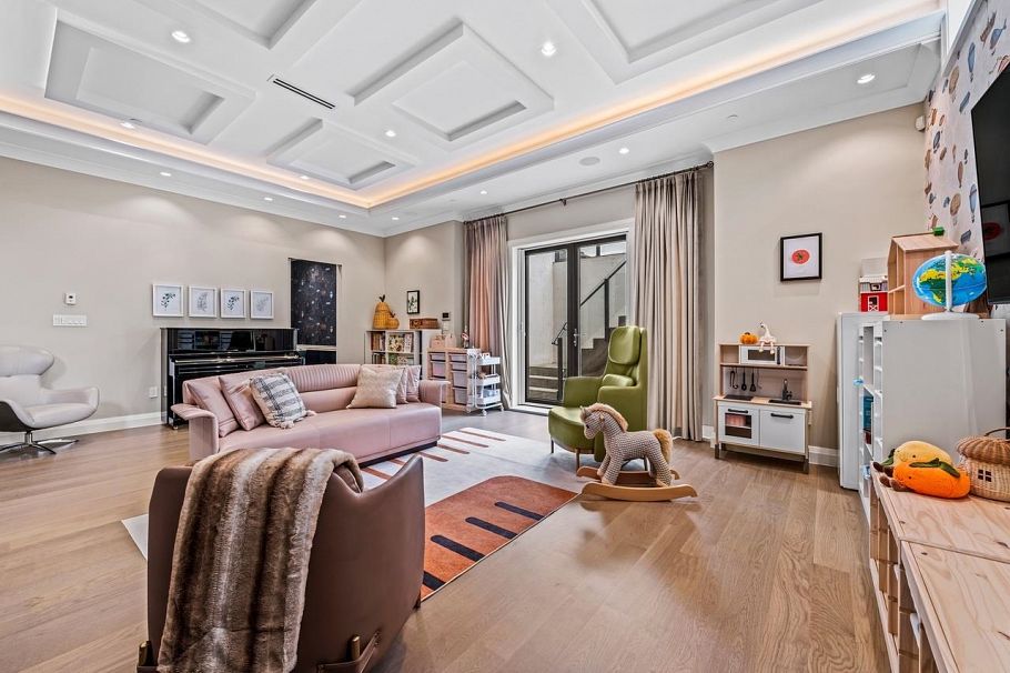 2867 W 44th Avenue Vancouver, BC - 26