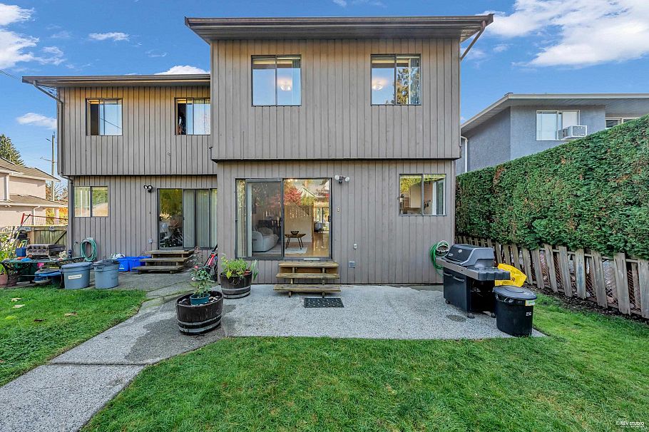 252 E 21st Street North Vancouver, BC - 34