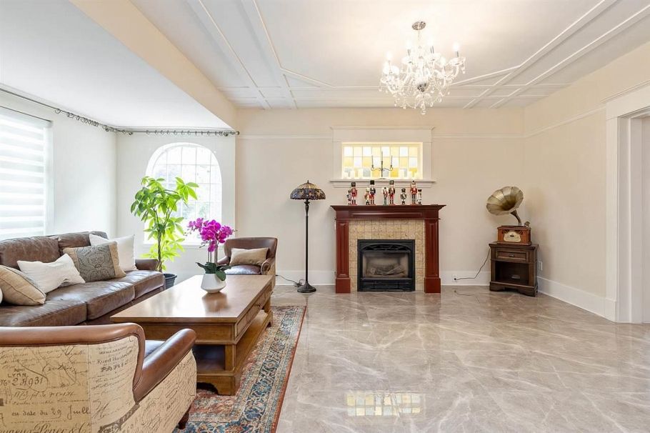 4318 W 11th Avenue Vancouver, BC - 5