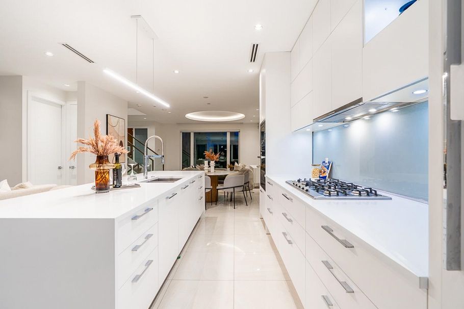 4691 W 9th Avenue Vancouver, BC - 12