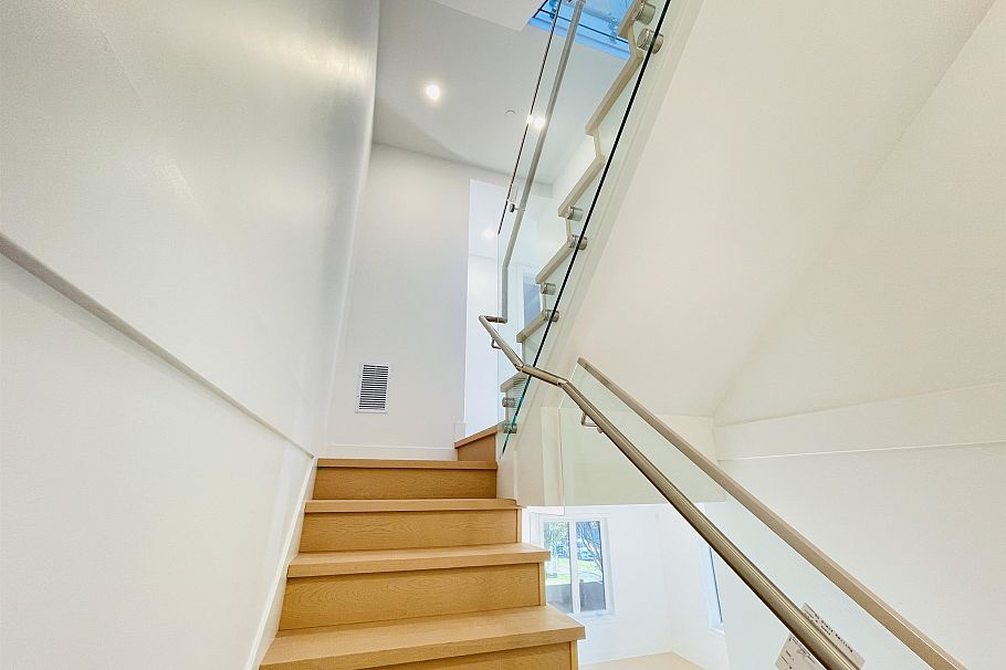 1 2452 Harrison Drive Vancouver, BC - 9