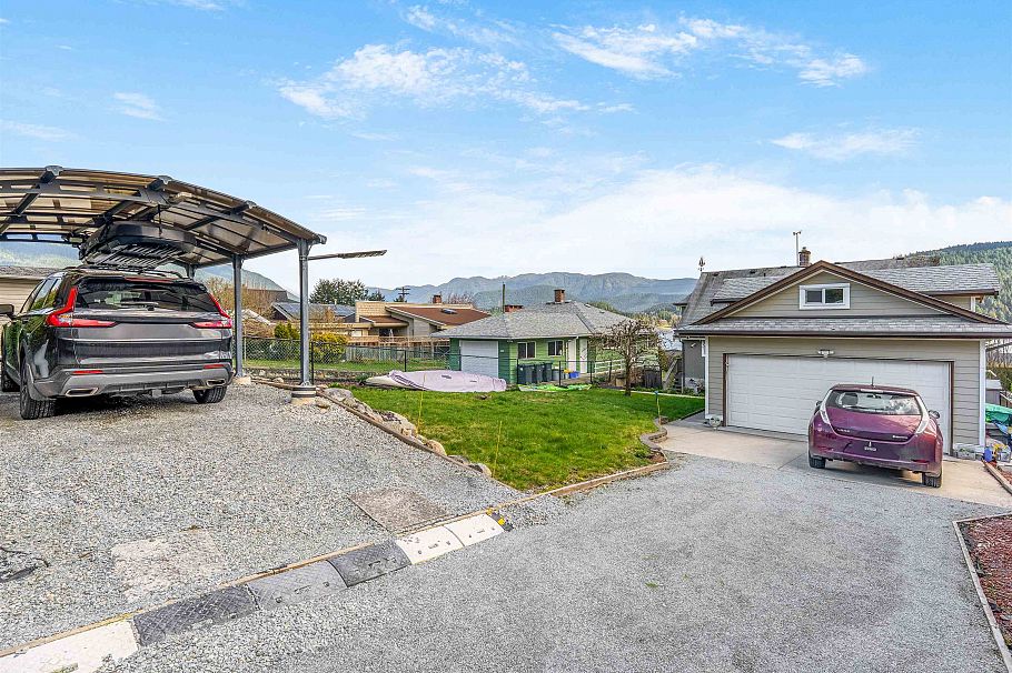 351 Beachview Drive North Vancouver, BC - 28