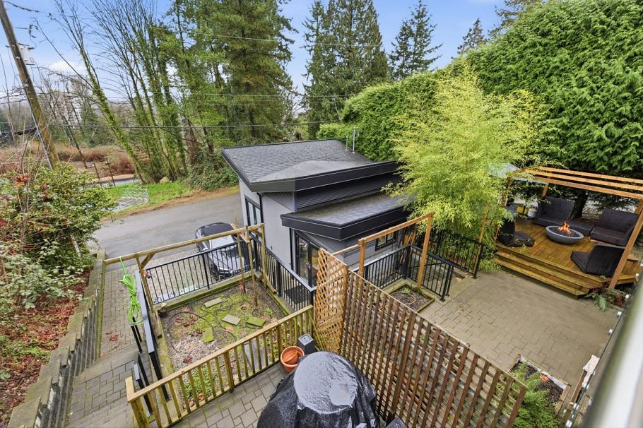 1269 Cloverley Street North Vancouver, BC - 11
