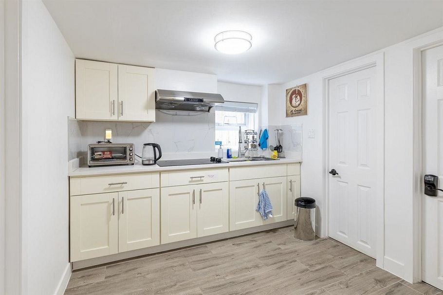 4318 W 11th Avenue Vancouver, BC - 31