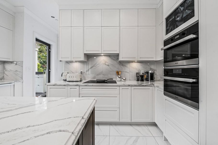 2867 W 44th Avenue Vancouver, BC - 14