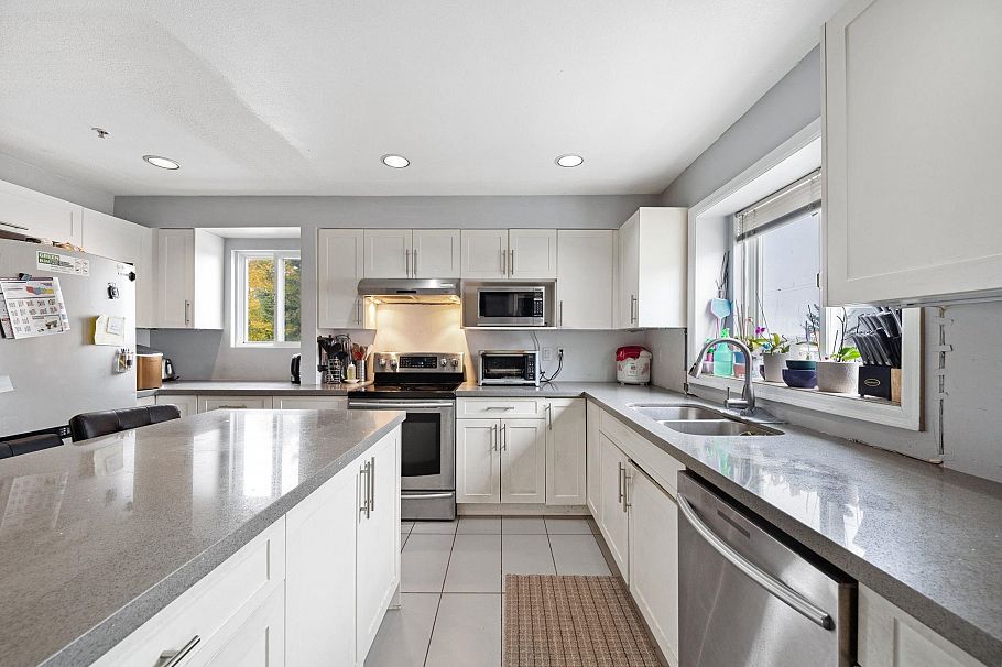 3298 E 2nd Avenue Vancouver, BC - 5