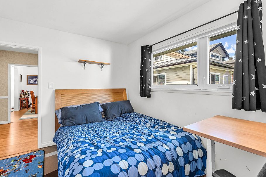 351 Beachview Drive North Vancouver, BC - 21