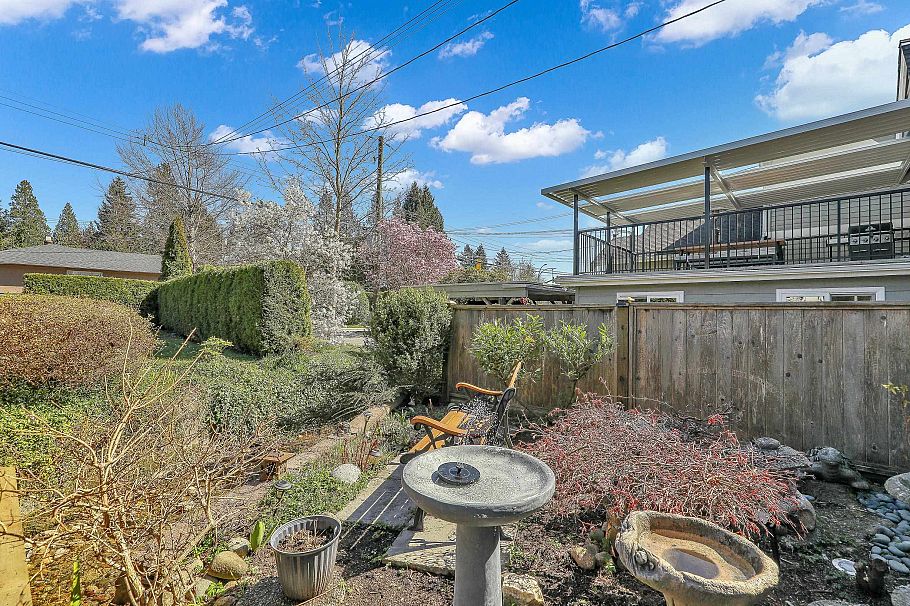 3523 Allan Road North Vancouver, BC - 35