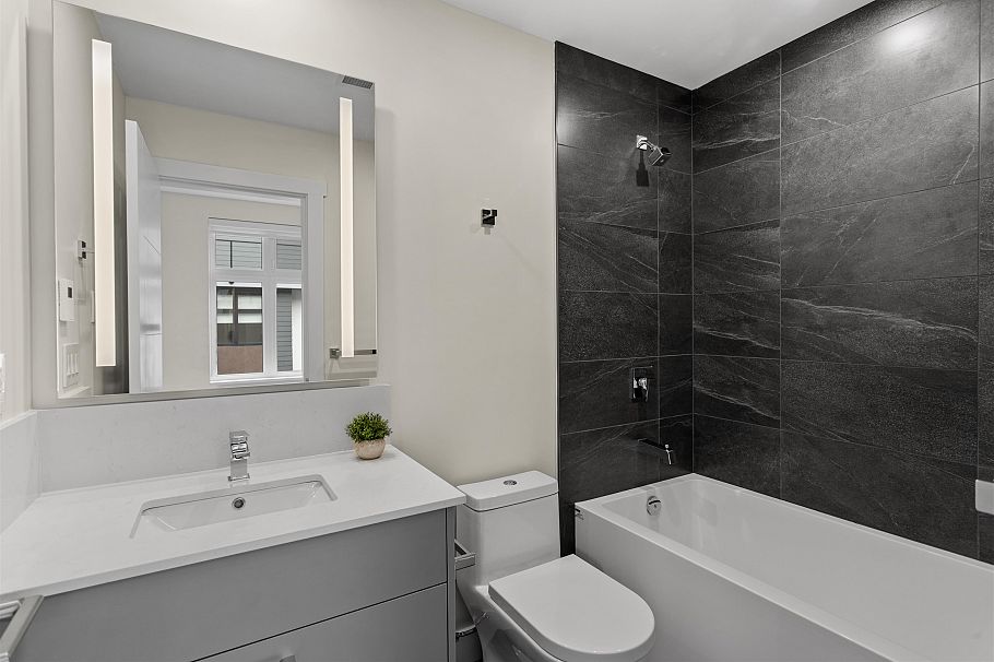 311 342 Mountain Highway North Vancouver, BC - 20