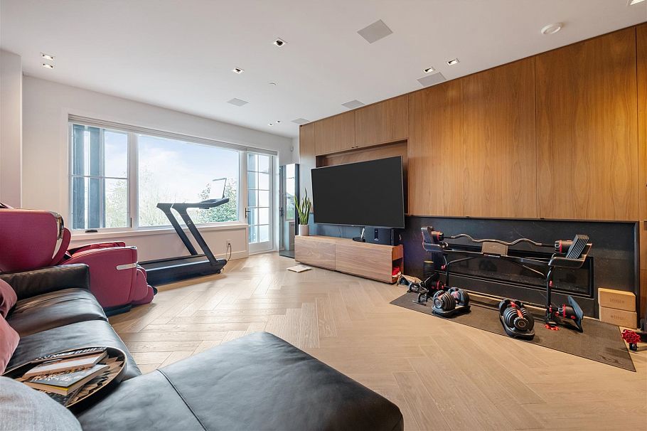 4546 Langara Avenue Vancouver, BC - 12