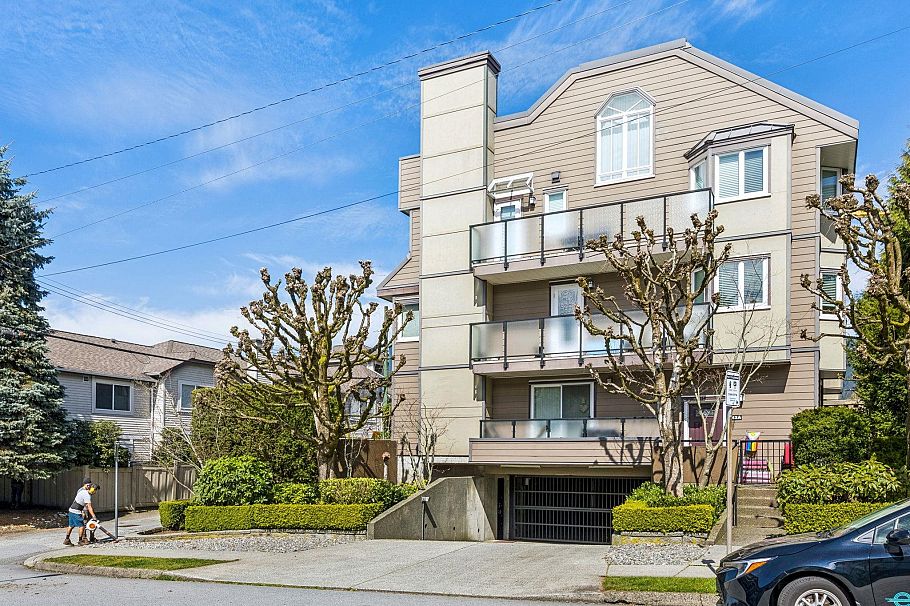 152A W 18th Street North Vancouver, BC - 1