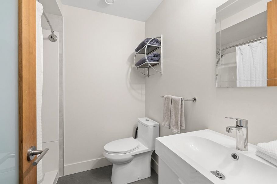 1269 Cloverley Street North Vancouver, BC - 27